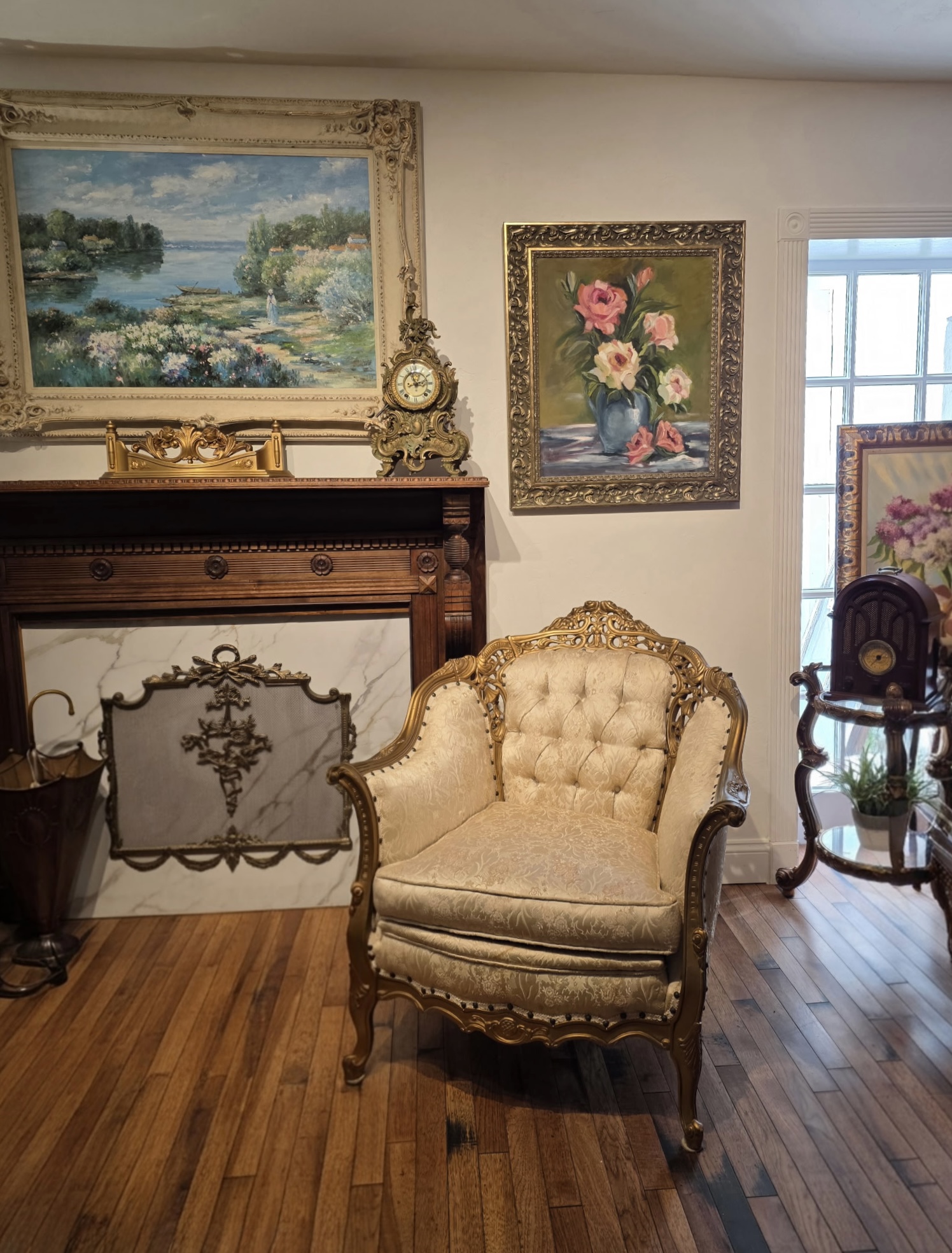 Louis XV–style gilt armchair with tufted velvet upholstery, carved floral detailing, and cabriole legs — French Rococo accent chair.
